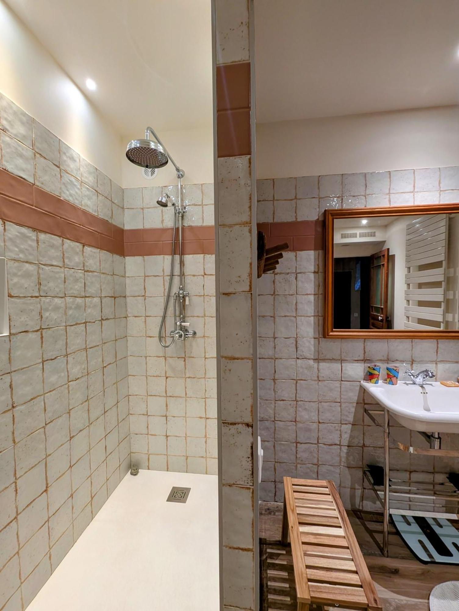 Clem - Appartement Dans Le Coeur D'Arles Esterno foto